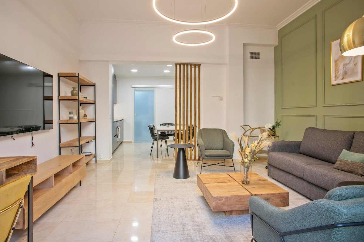 Anton’s Downtown Apartment gallery image 4