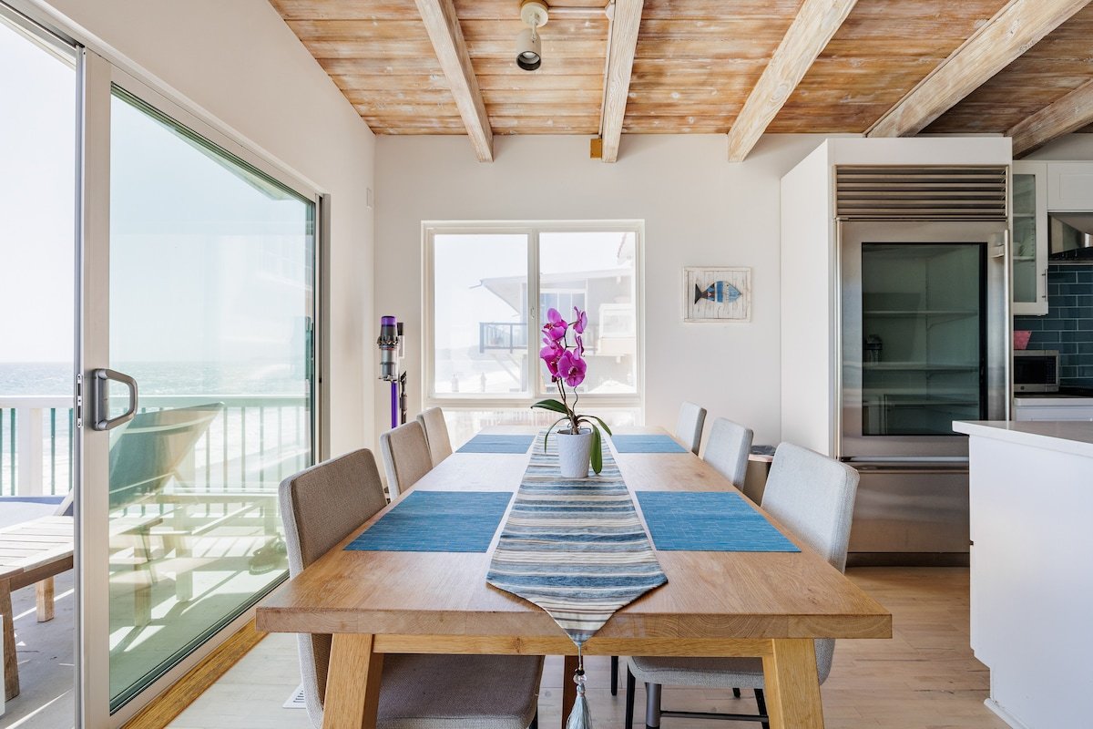 New Superior Malibu Road Oceanfront Townhouse gallery image 4