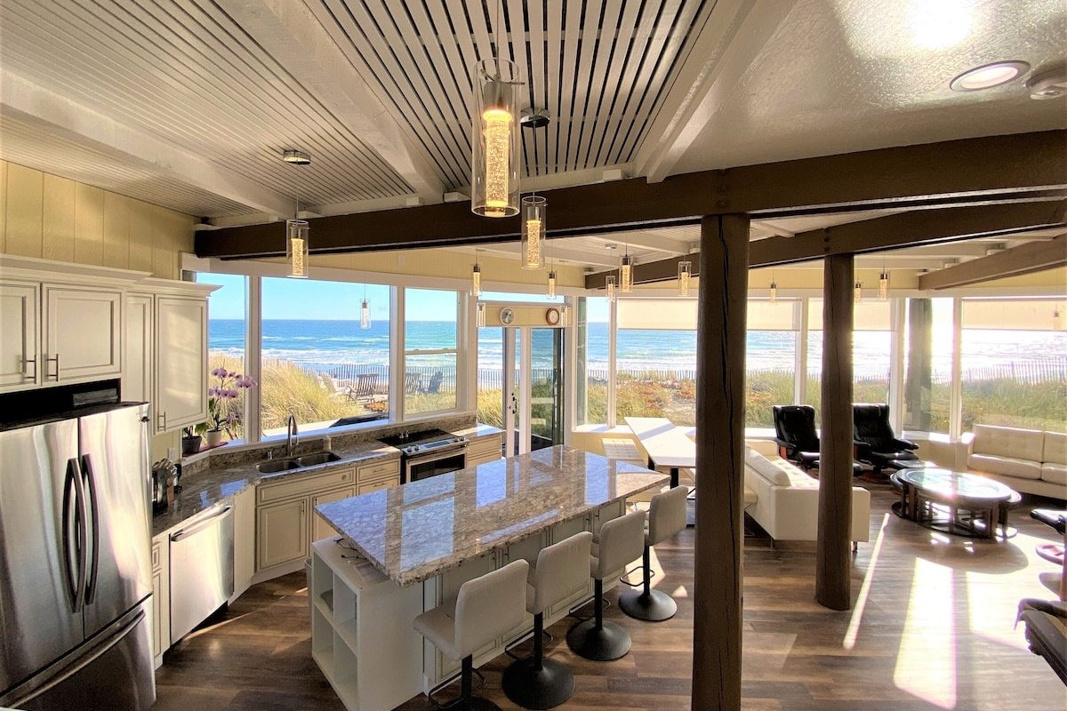 Oceanfront, ping pong, soaking tub, delightful! gallery image 5