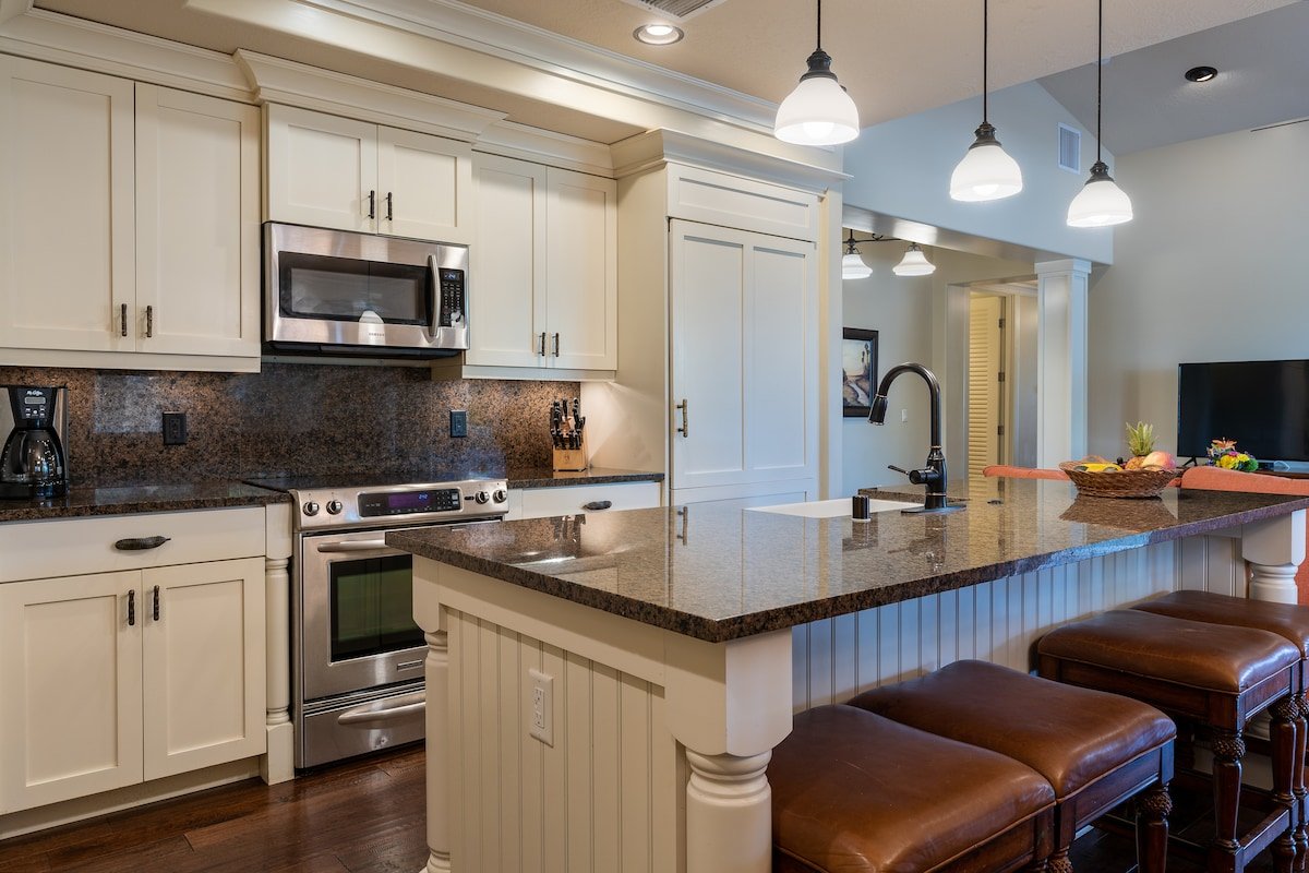 10BR/10BA Luxury Villas, AC, Pool, Walk To Beach gallery image 5