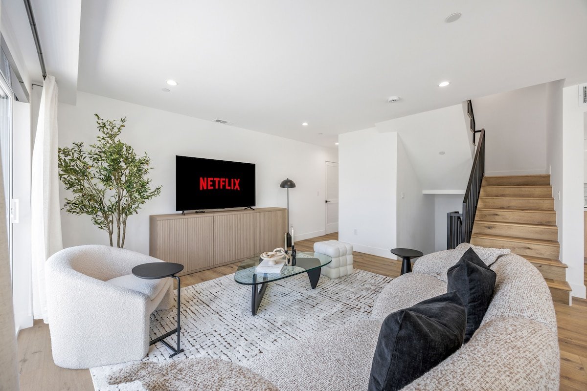 Hollywood Modern Getaway #2 gallery image 5