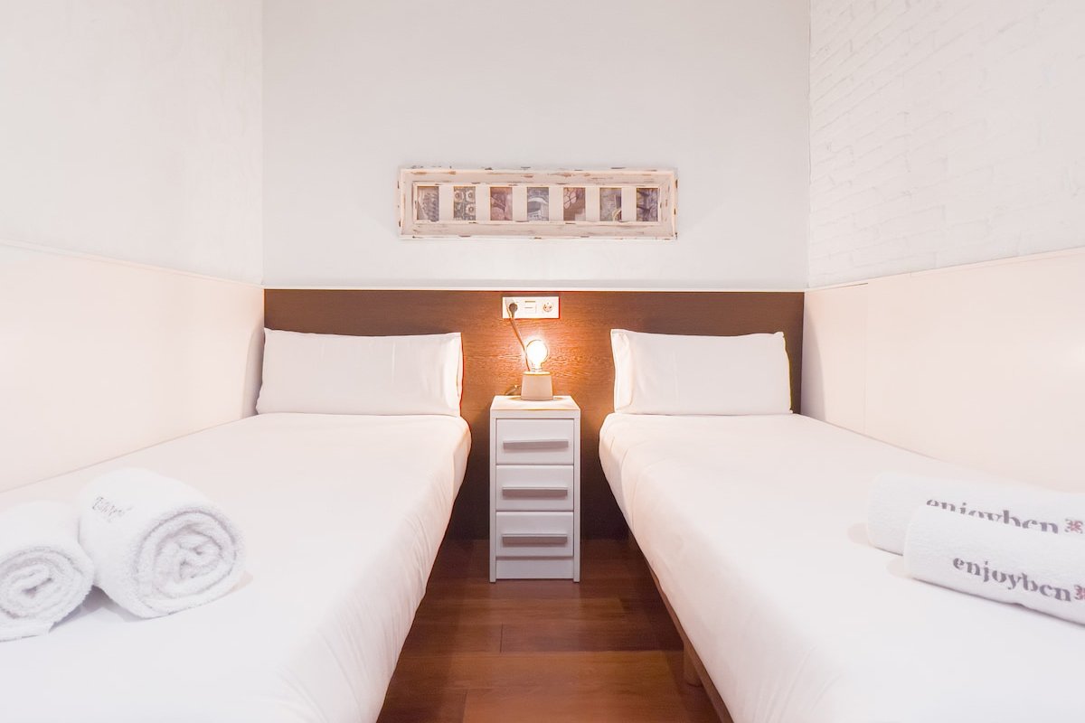 Superior with Breakfast By Gaudi EnjoyBCN Apts gallery image 3