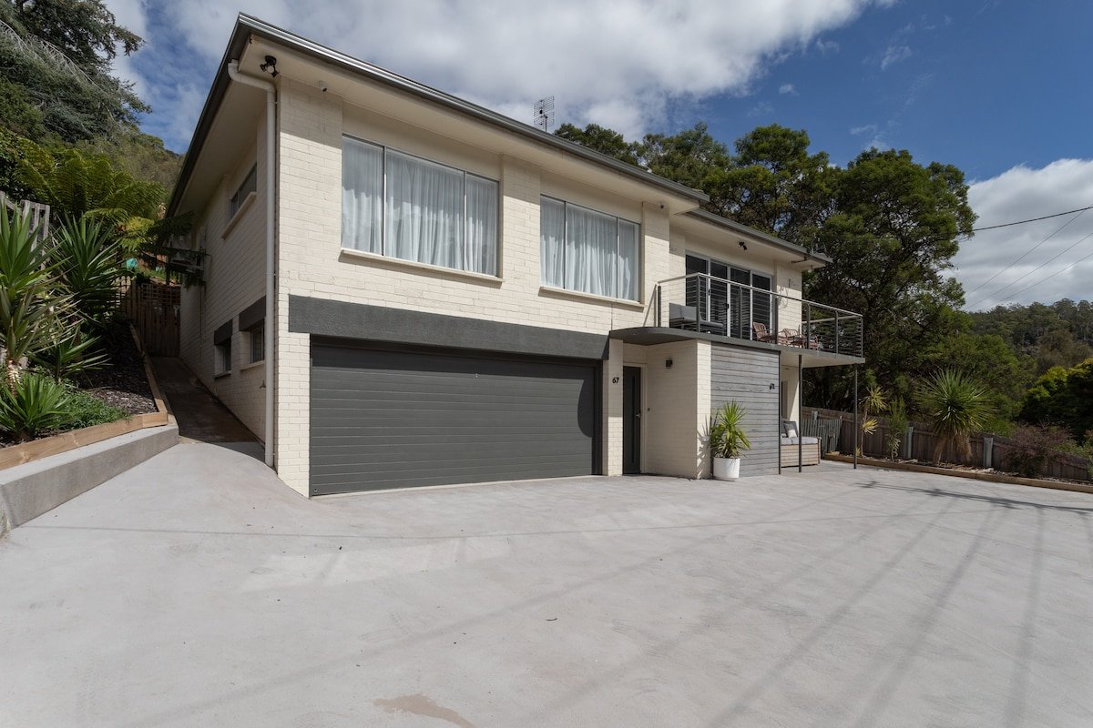 Next to the Gorge! Cataract Gorge Retreat 4bedroom gallery image 5