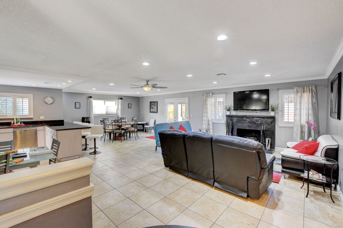 LEGAL: Sand Volleyball and Orange Turf! gallery image 3