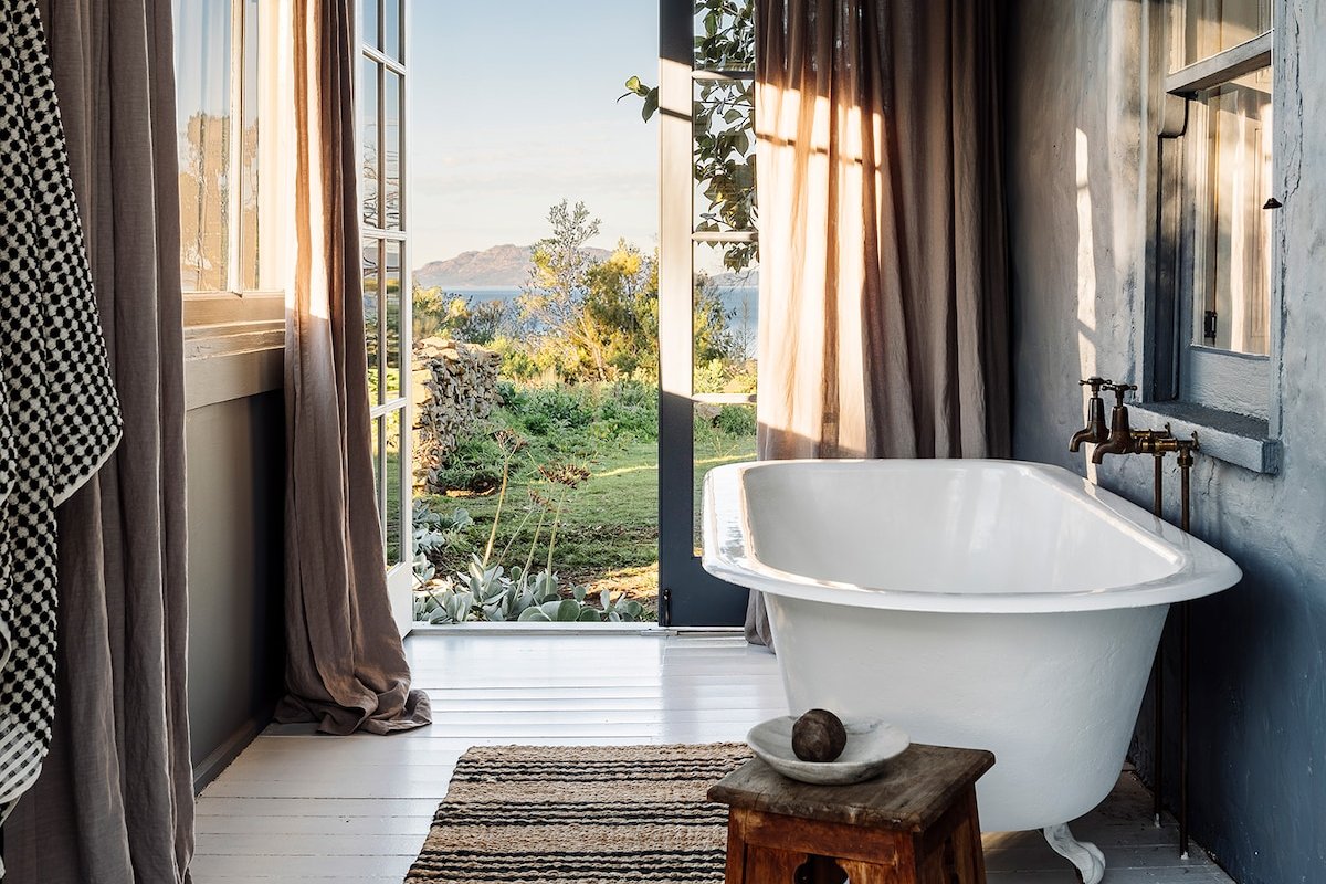 The Burrows, coastal luxury with incredible views gallery image 3