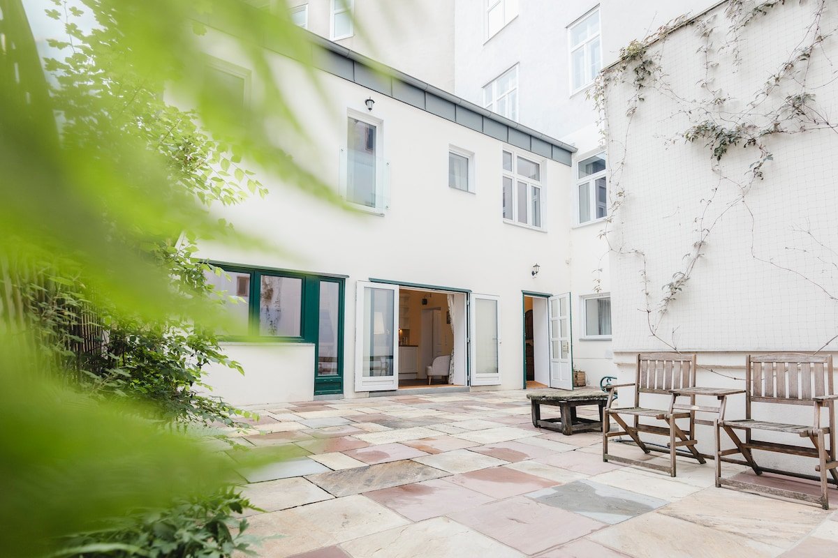 Quiet apartment close to center gallery image 2