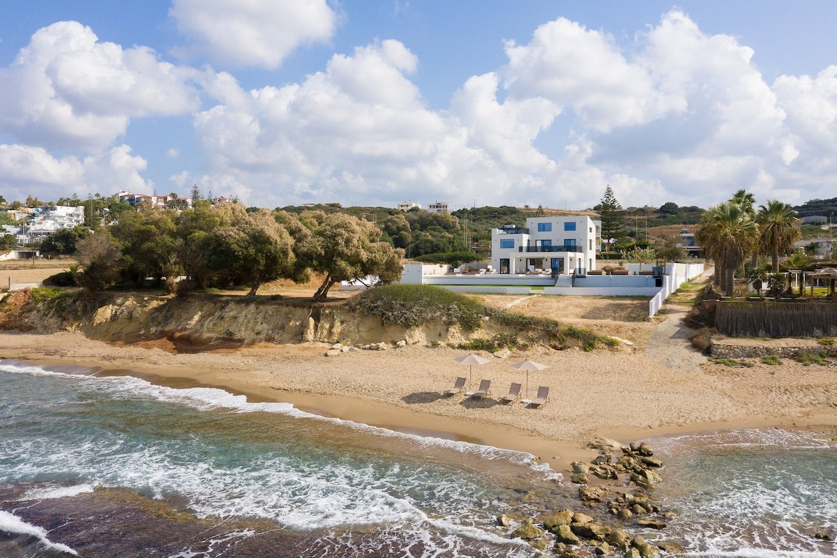 Asea Villa, Spectacular right-on-the-beach Retreat gallery image 5