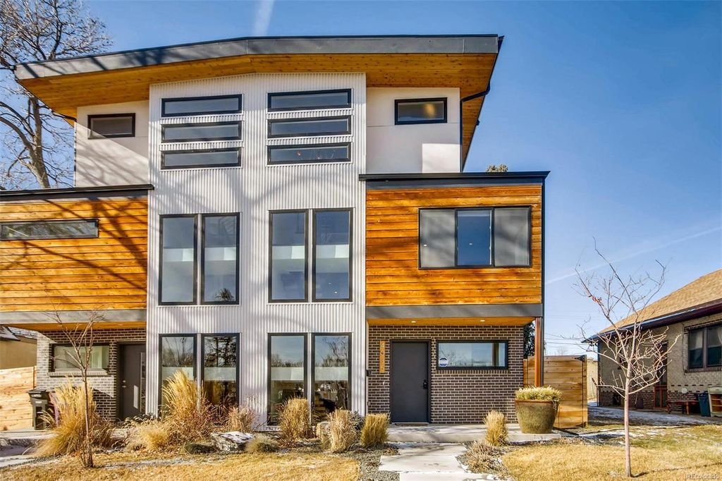 New modern home with beautiful view gallery image 3