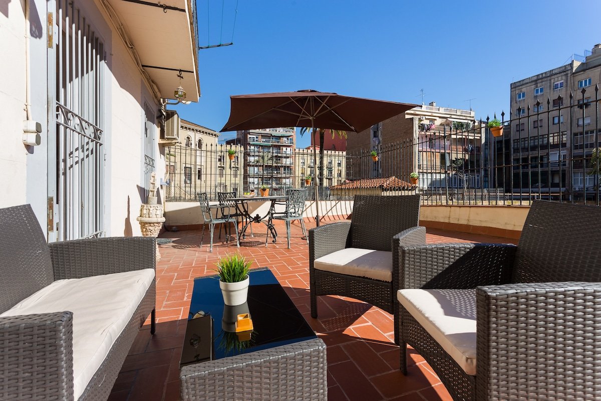 Charming Central Apt. Big Sunny Terrace! gallery image 3