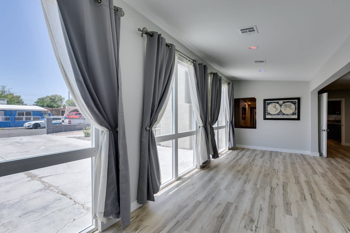 Downtown Vegas Oasis! gallery image 5