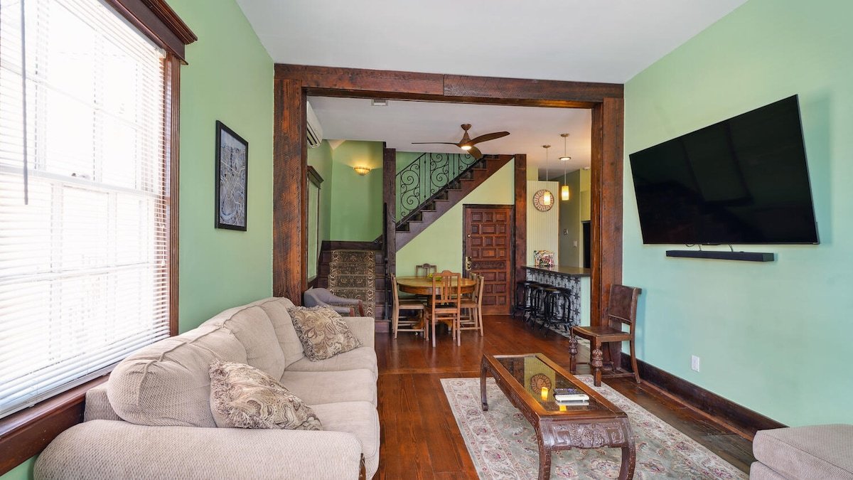 Home Steps to Frenchmen St with Big Yard gallery image 4