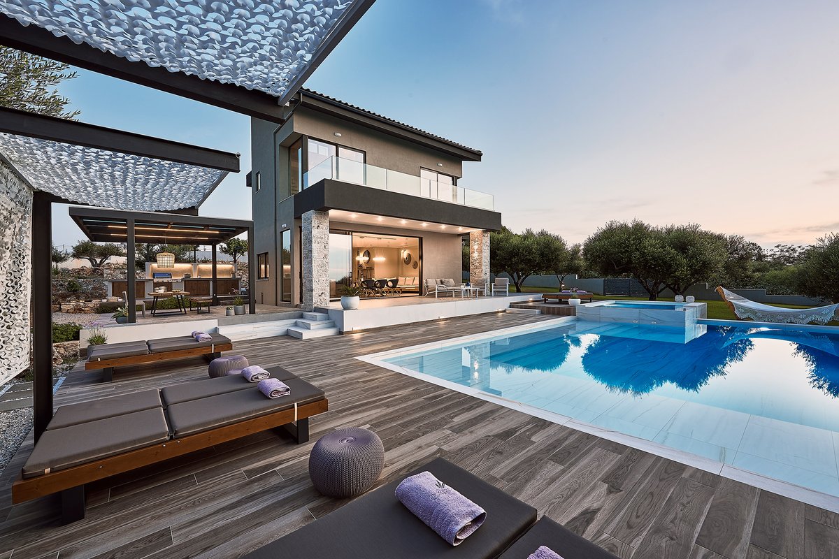 Minimal design, 70 sq.m. heated pool, full privacy