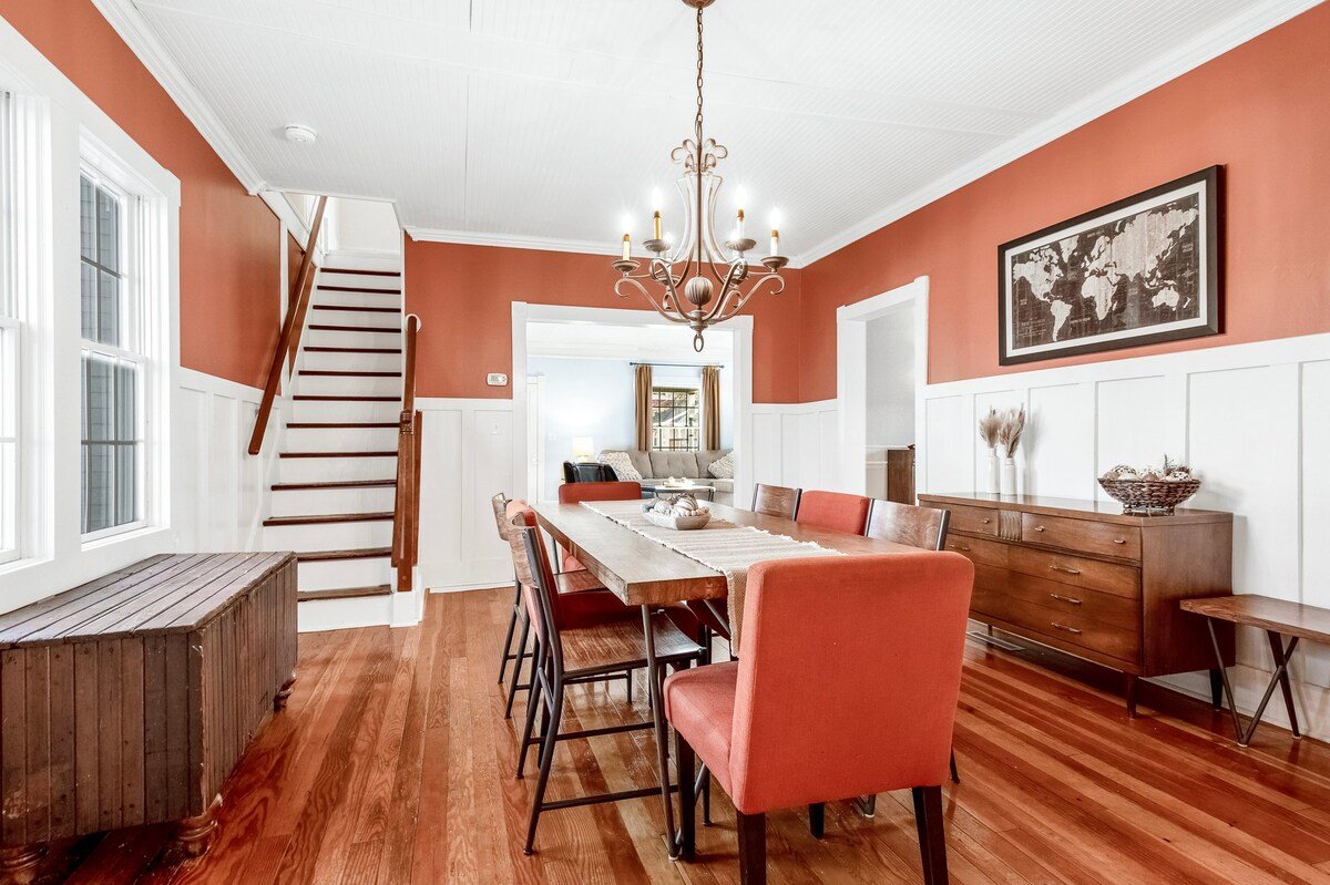 DT Hudson Home w/Hot Tub, 1 block from Riverwalk! gallery image 4