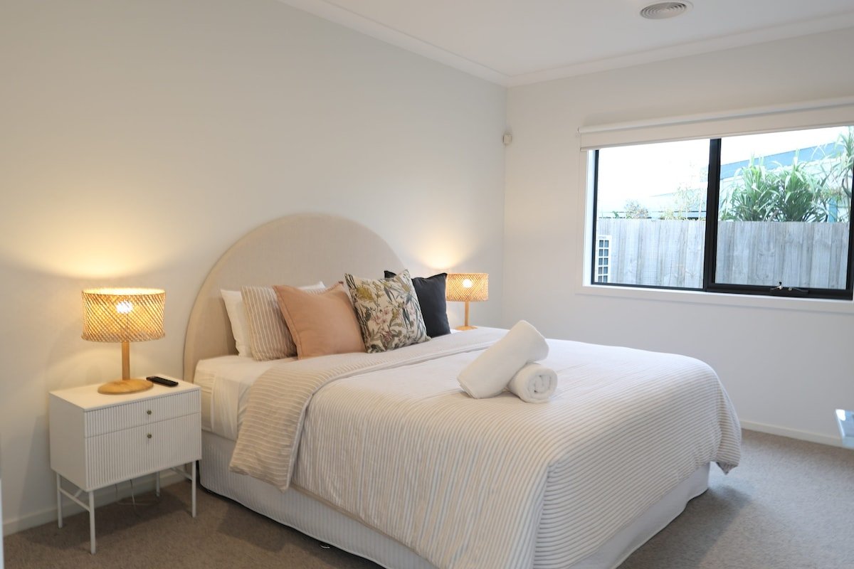 Madeley Family Getaway- Sleeping 8, central, a/c gallery image 3