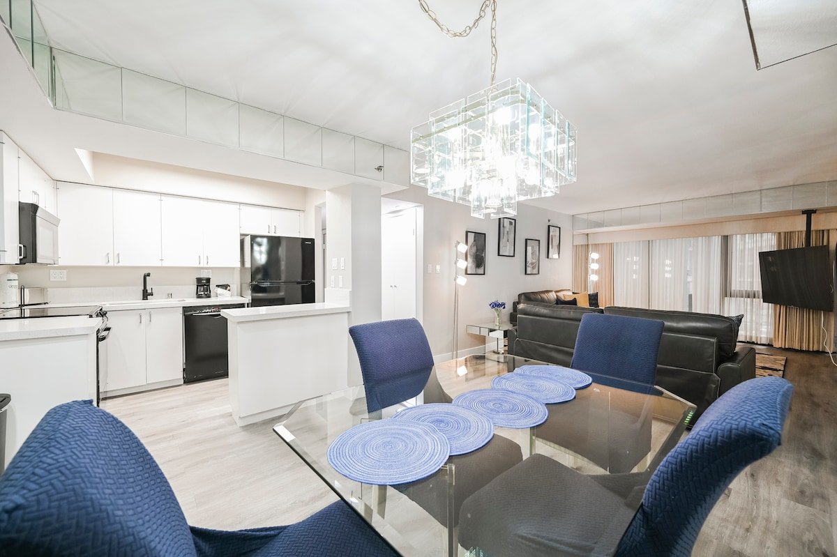 N78 2BD/2BA Center Strip |Great Views | Sleeps 12 gallery image 5