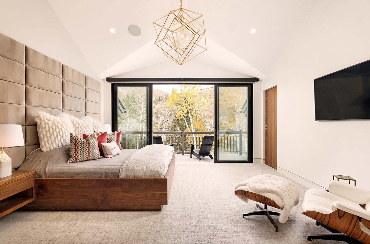 La Forêt | Modern Mountain Retreat w/ Hot Tub gallery image 3