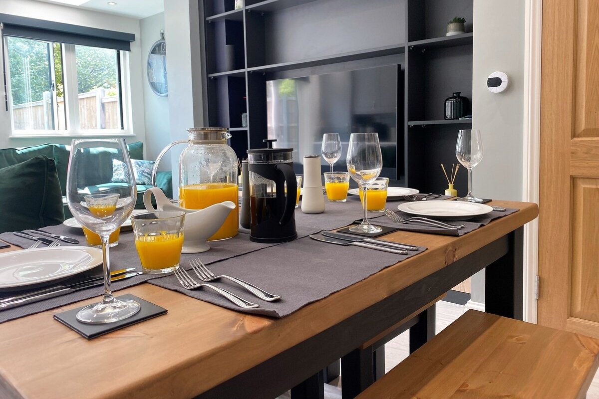 Superb townhouse near vibrant Gloucester Road gallery image 3