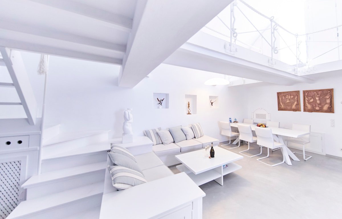 Five Bedroom villa with jacuzzis and swimming pool gallery image 5