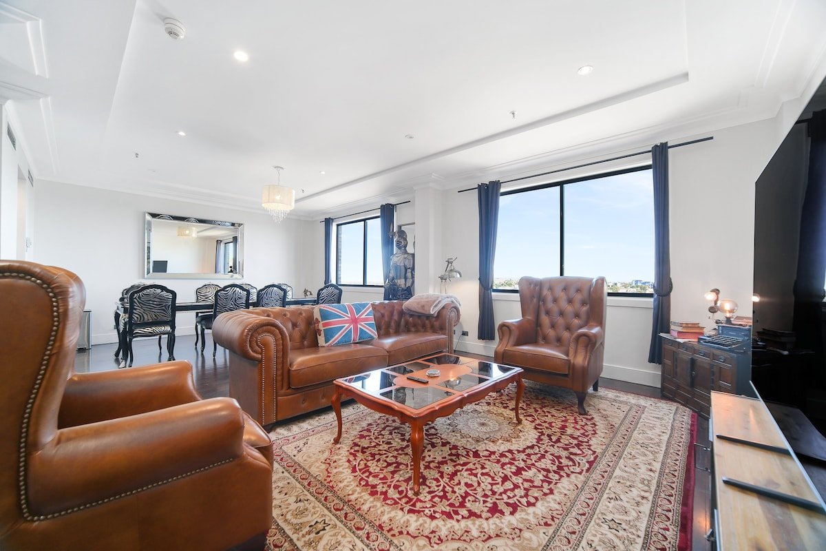 The London Royale – Penthouse + Private Terrace gallery image 5