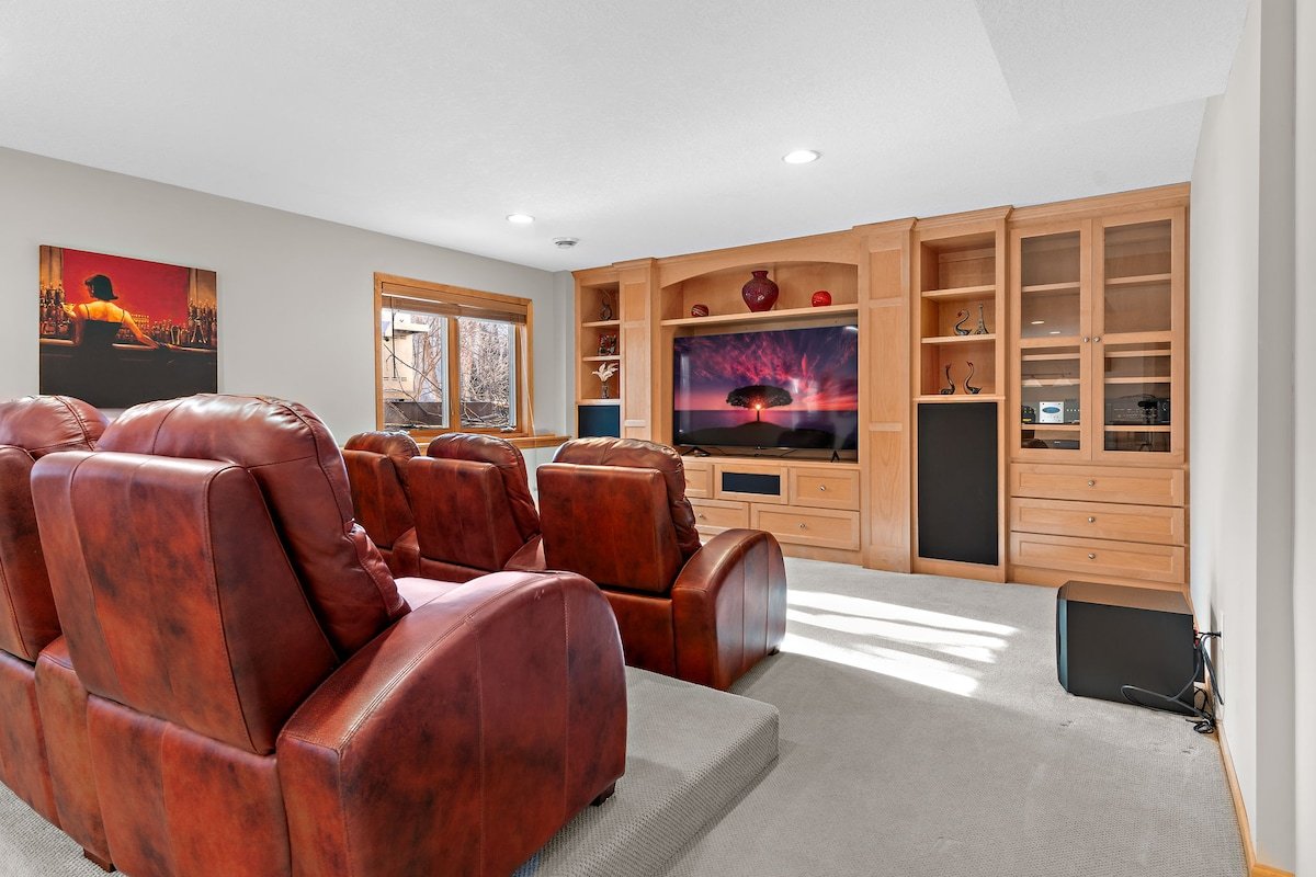 3800sqft Oasis- Theater | Billiards | Gym | Office gallery image 2