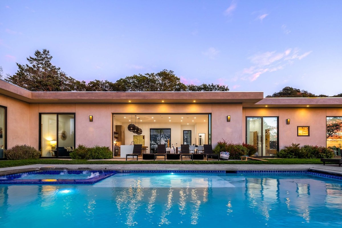 The Nest w/ Pool, Hot Tub, Pickleball!