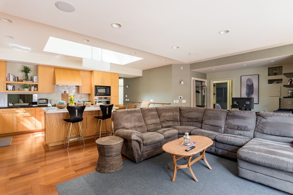 Spacious airy exec family home Palo Alto-Stanford gallery image 3