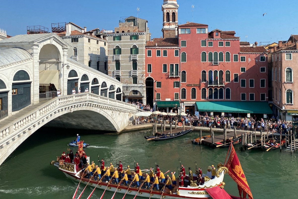 Rialto apartment with Canal Grande view gallery image 5