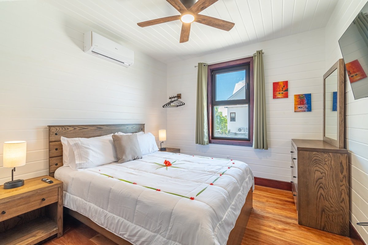 Backroads Sunset + The Pool Club at Mahogany Bay gallery image 4