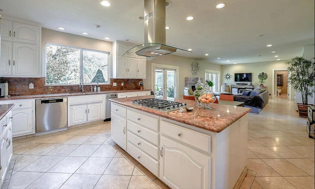 Skyhill gallery image 4