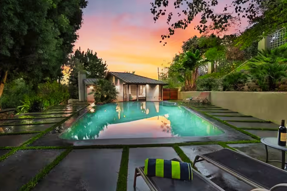 Cozy Oasis in Oakley with Basketball court, pool