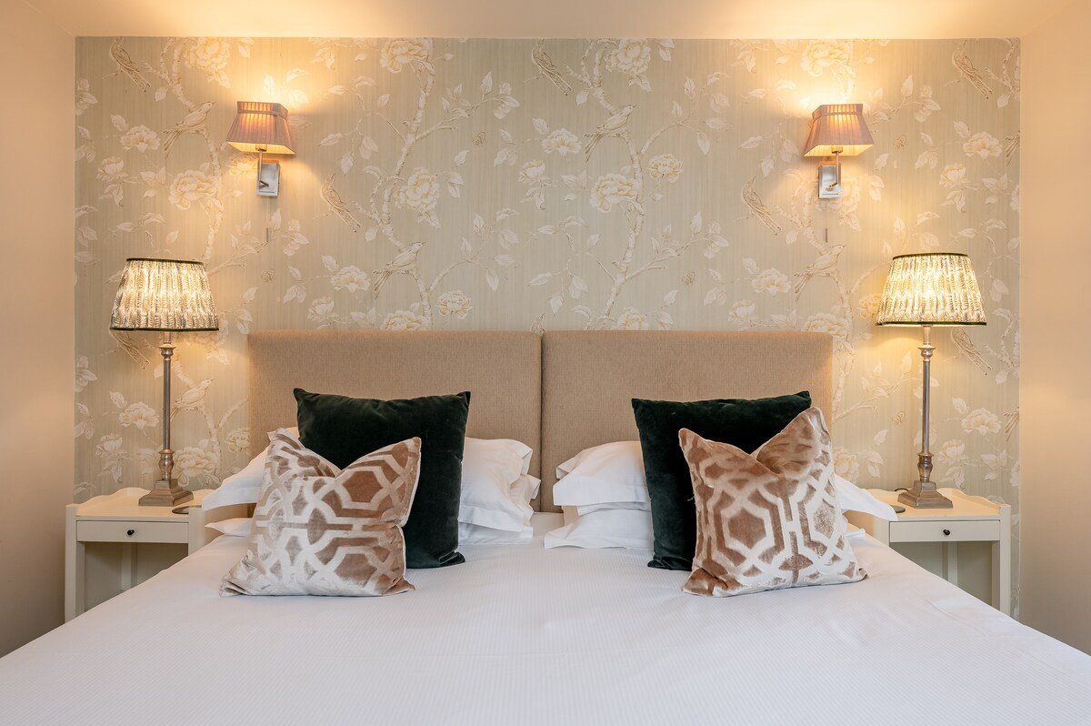 Henry | Holiday at Home gallery image 3