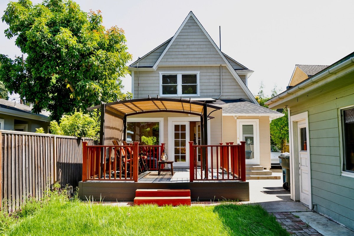 Casa Therese: Classic Beauty,Palo Alto California. gallery image 3