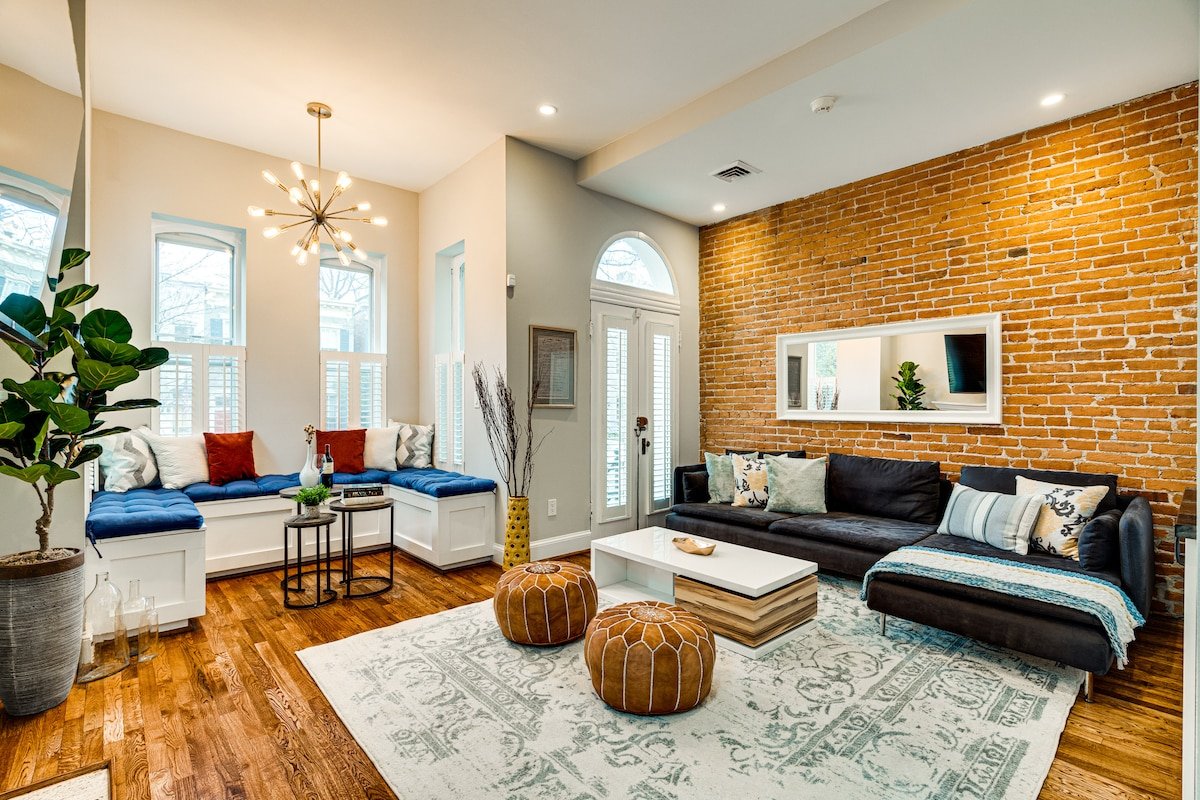 Stunning Home on Capitol Hill gallery image 2
