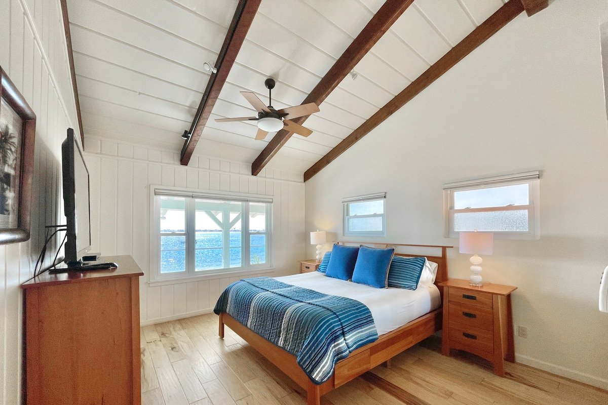 Prime Waterfront Home on Sail Bay! gallery image 5