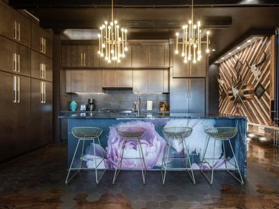 5 Mins to Nissan, Large Rooftop, Murals, Skyline V