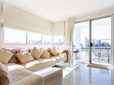 Luxury Waterfront 3BR Apartment