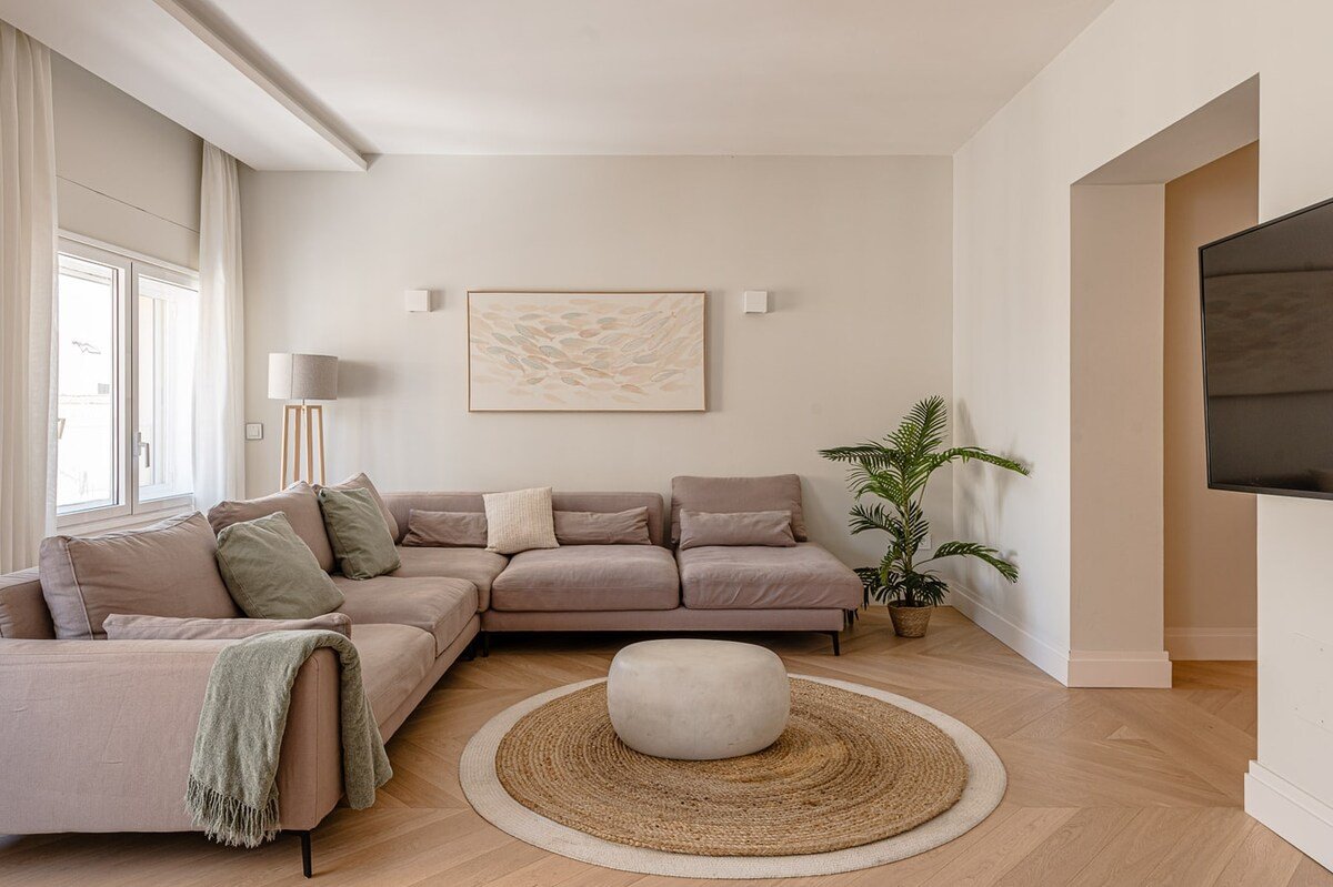 Stunning 8 pax apartment close to Puerta del Sol gallery image 4