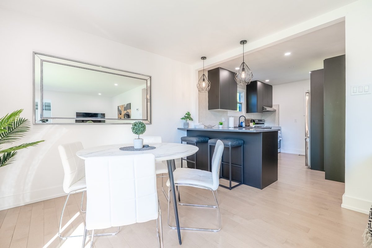 5BR Home in Nepean Ottawa gallery image 2