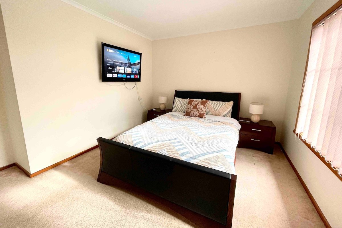 Kallara House – Awesome Movie Room! gallery image 5