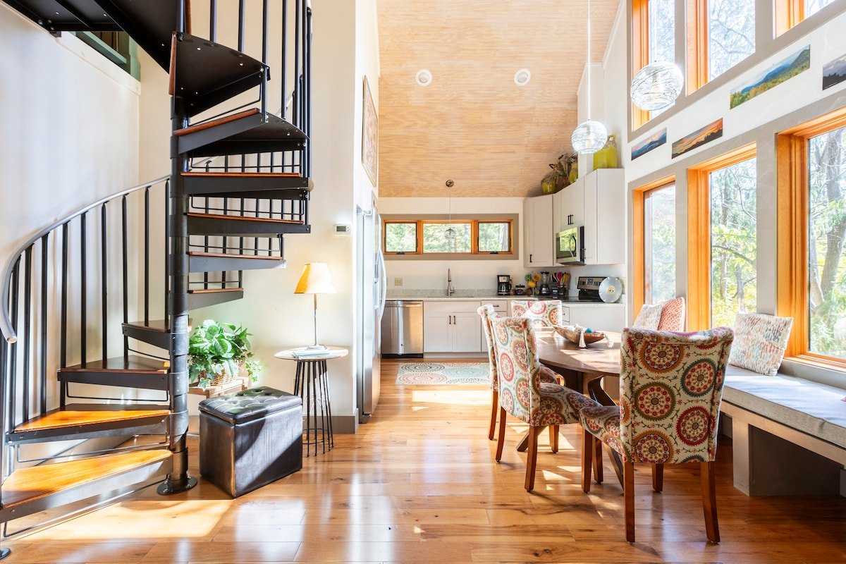 Enchanting Cottage near Downtown Asheville gallery image 4