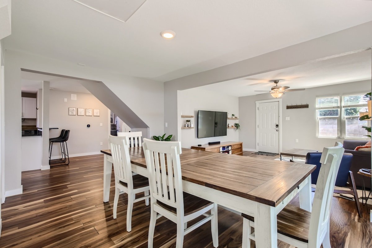 Hot Tub | Huge Yard | Amazing 3BR&Guest House gallery image 5