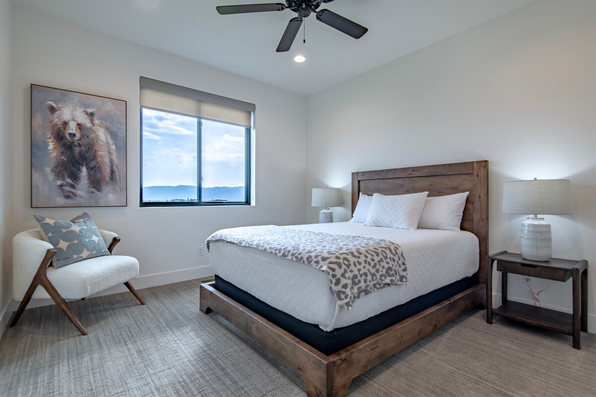 Modern Comfort in Scenic Teton Reserve gallery image 5