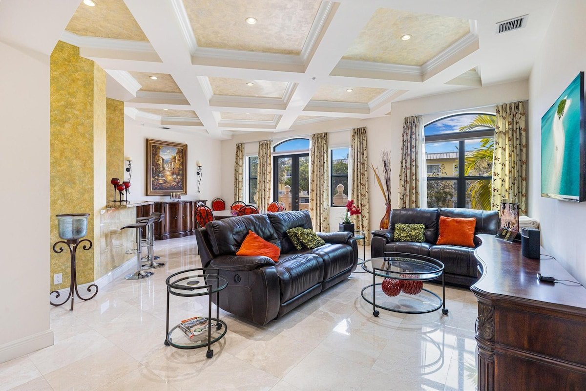 Las Olas Townhouse w. private Elevator 3Bed/3 Bath gallery image 2