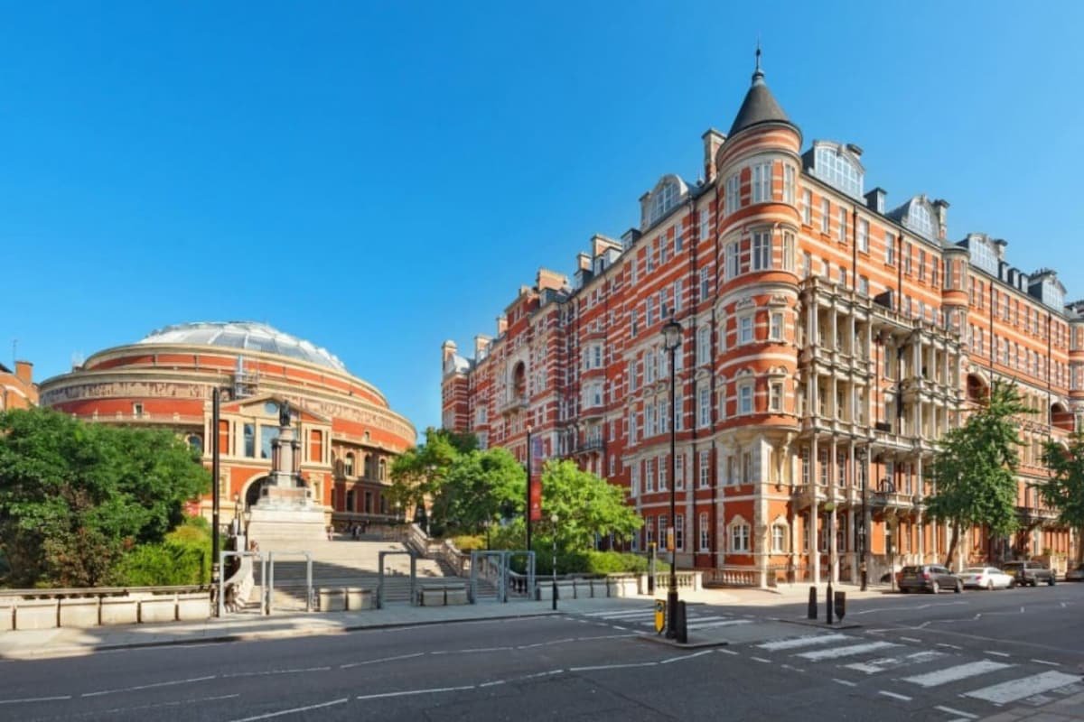 Amazing South Kensington Apartment gallery image 5