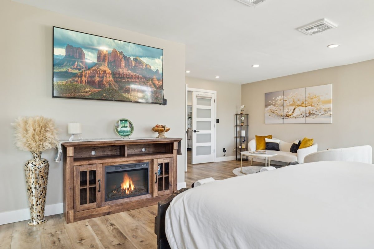 Lux Home Heated Pool|Golf Sim|Pickleball|Spa|Sauna gallery image 5