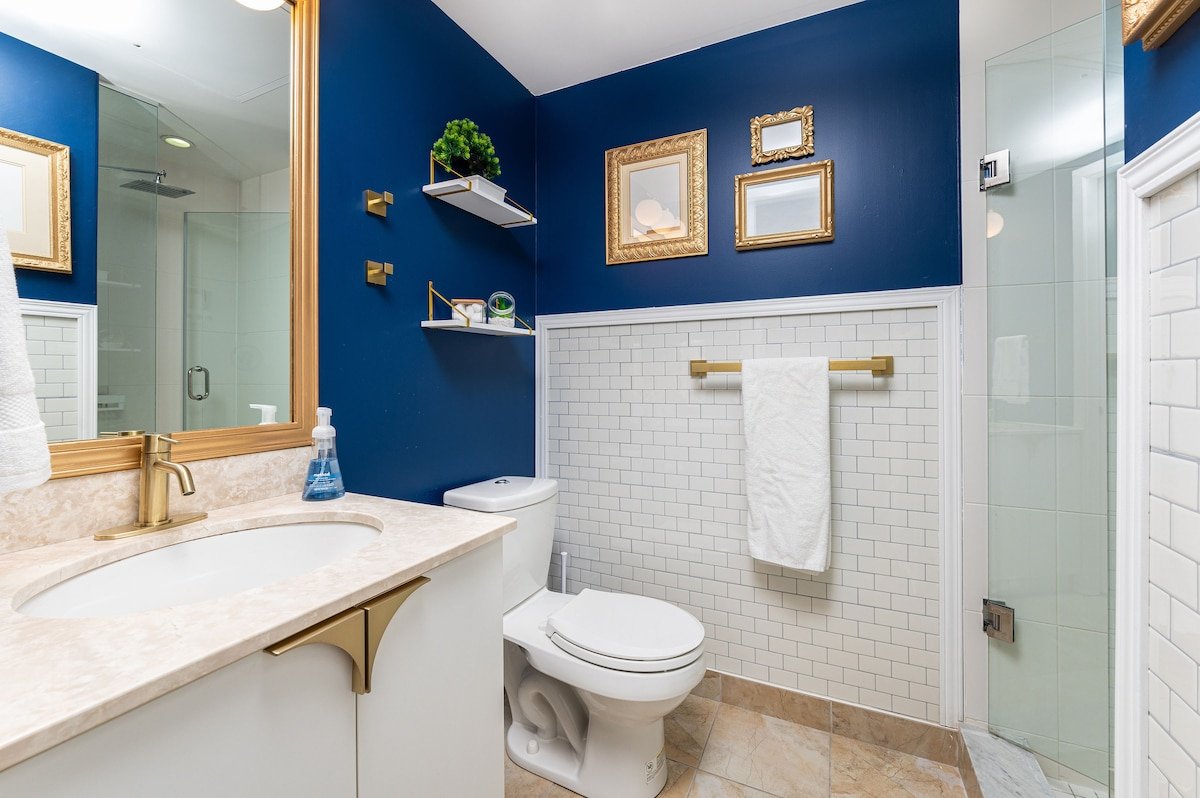 Luxury 3BR Sky Condo – Award Winning Design gallery image 4