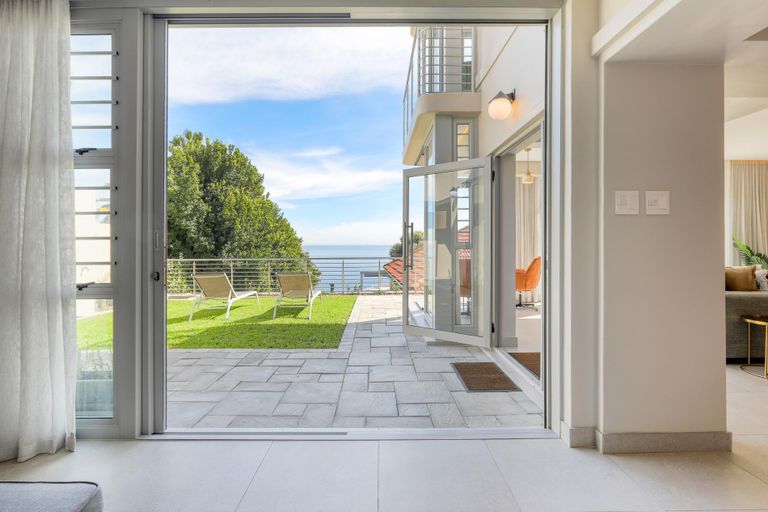 Lisburn Duo on Clifton - Modern apt with views