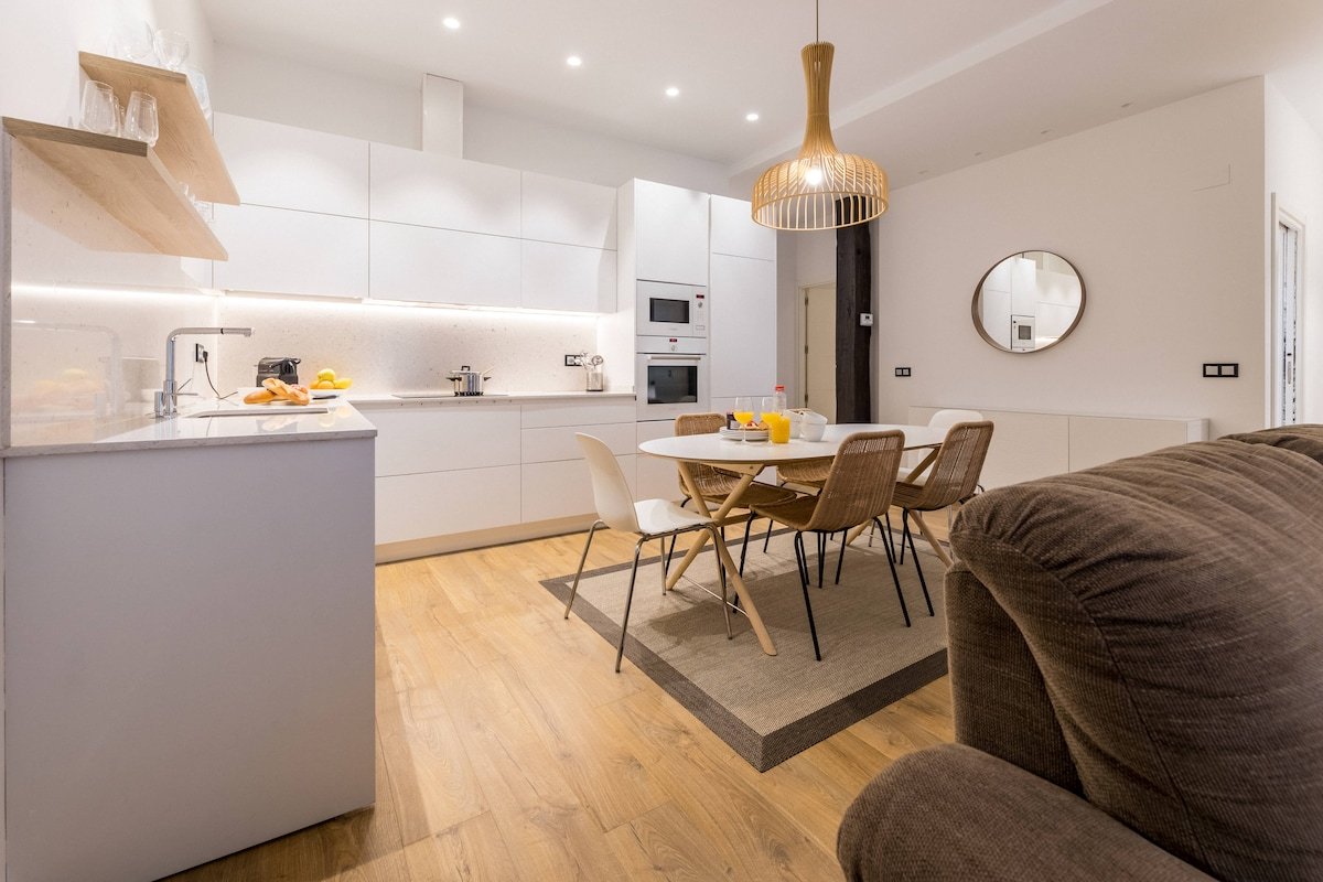 Boulevard Suite: 2 min from La Concha Beach gallery image 4