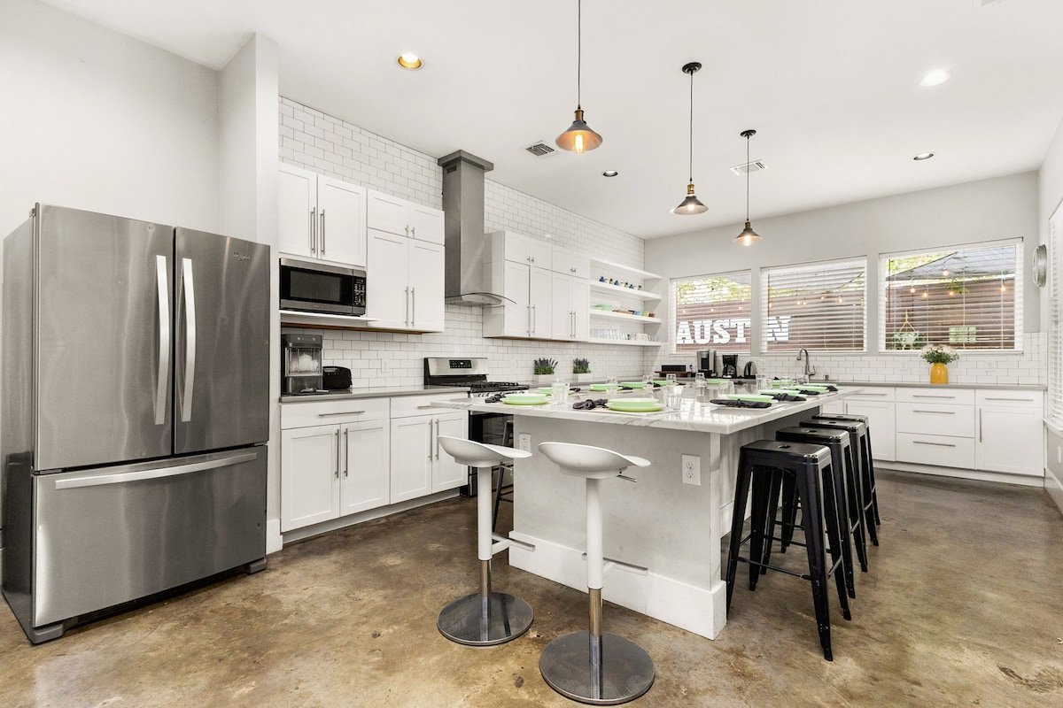 8BR | Heated Cowboy Pool | Firepit | Minigolf gallery image 5