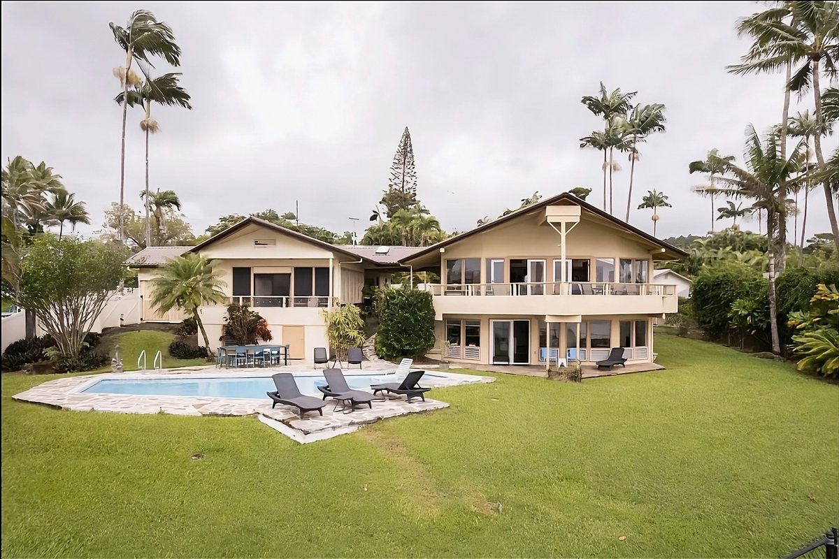 Oceanfront Duplex—Pool, Sauna & Beach, sleeps 12+